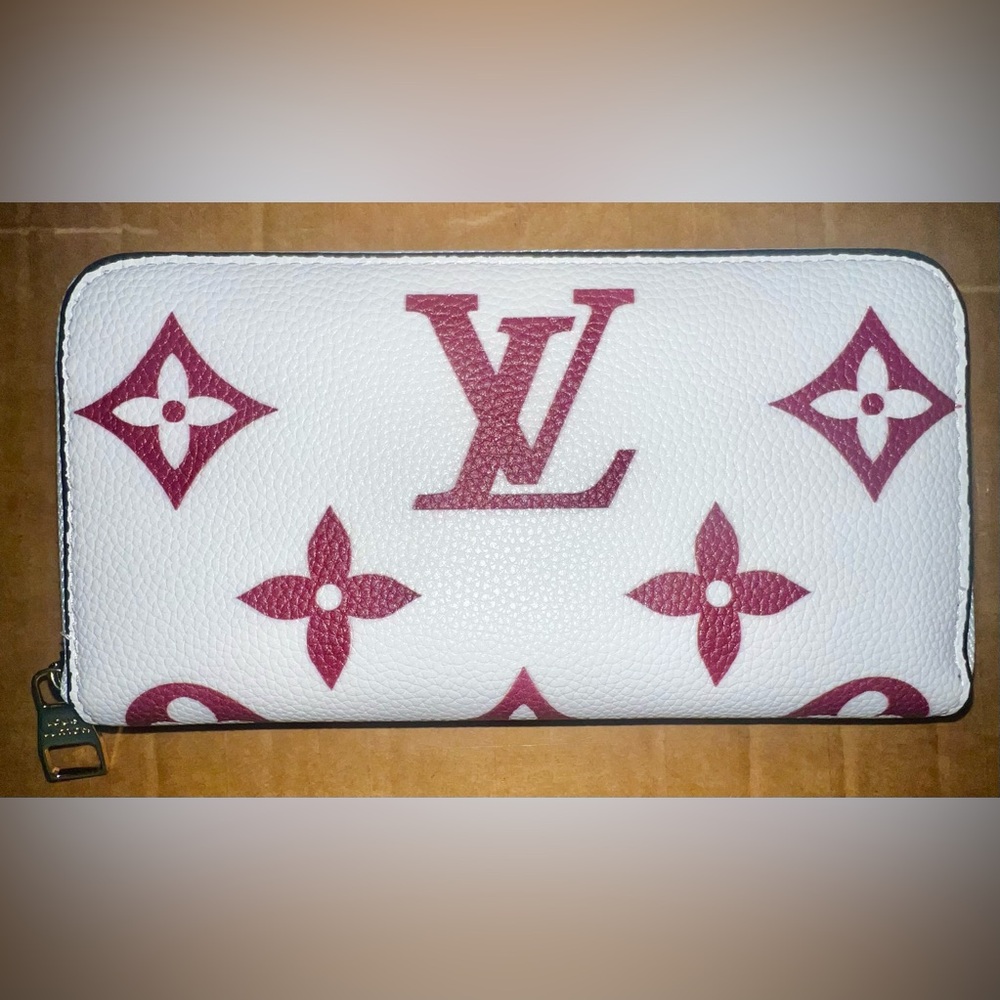 Louis Vuitton White & Red  Zip-Around Continental Wallet